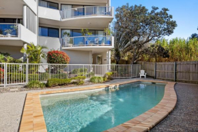 Pristine 2-Bed Apartment with Pool and Balcony